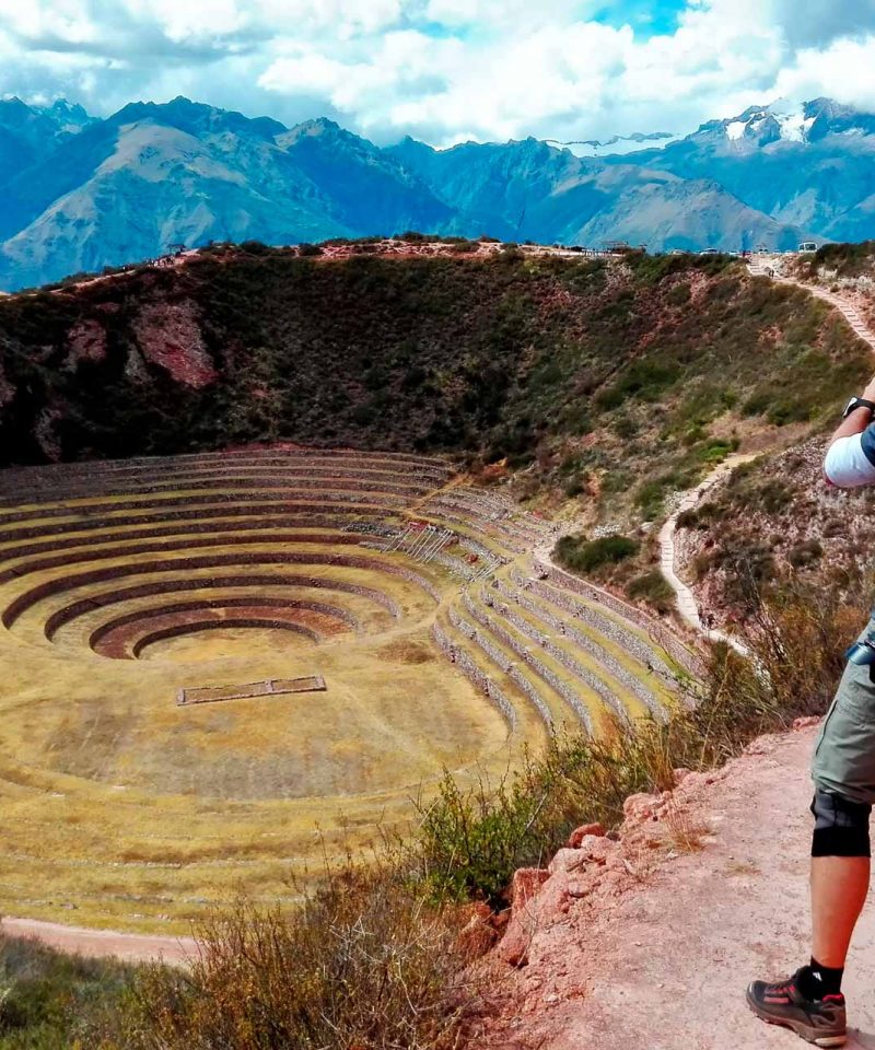 Randonneurs explorant les cercles agricoles de Moray lors du Chimoma Trek