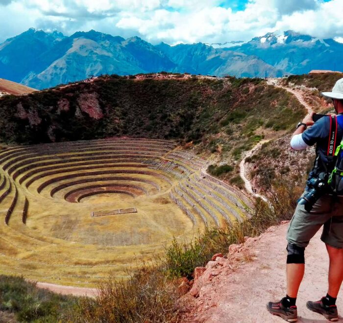 Experiencia en el Tour Privado Chimoma visitando los andenes concéntricos de Moray y Salineras de Maras.
