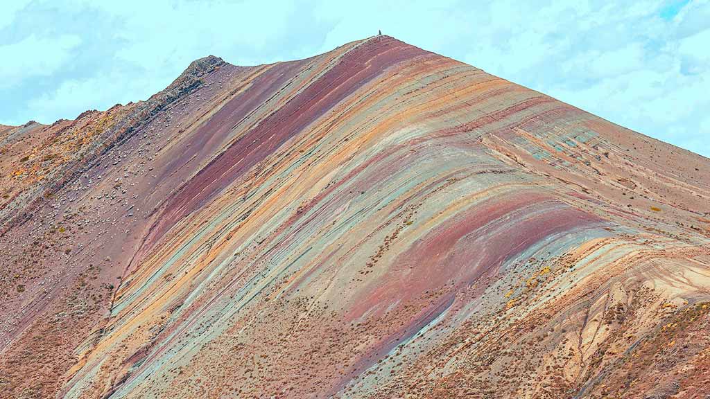 Paysage coloré des montagnes de Palccoyo, une alternative moins exigeante à Vinicunca, située près de Cusco, avec ses stries naturelles aux tons pastel dans les Andes péruviennes.