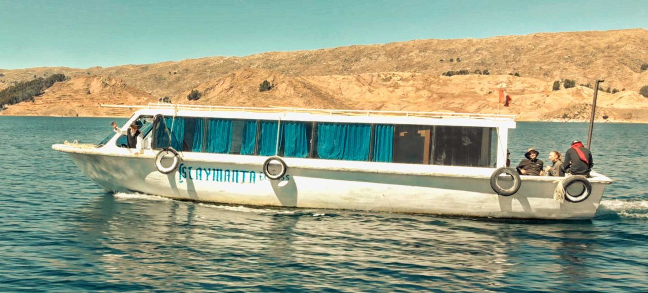 Navegando en el lago Titicaca