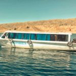 Barco navegando Lago Titicaca