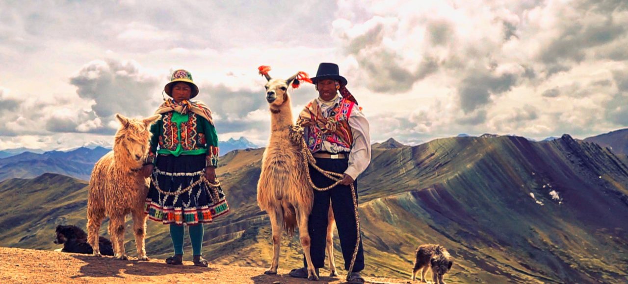 Donde queda la montaña de colores Palcoyo