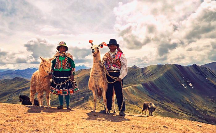 Donde queda la montaña de colores Palcoyo