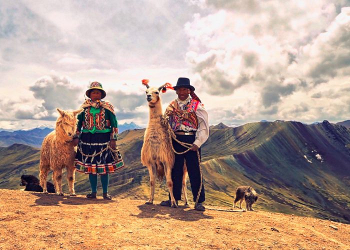 Donde queda la montaña de colores Palcoyo