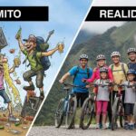 Una imagen que desmiente los mitos del Inka Jungle, mostrando a un grupo diverso y feliz de viajeros listos para la aventura, en contraste con el estereotipo de solo fiesta