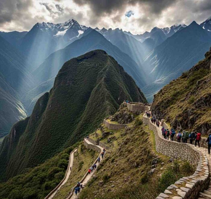 Un senderista reflexiona sobre la principal razón para no hacer el Camino Inca: la multitud de excursionistas visibles en el sendero andino