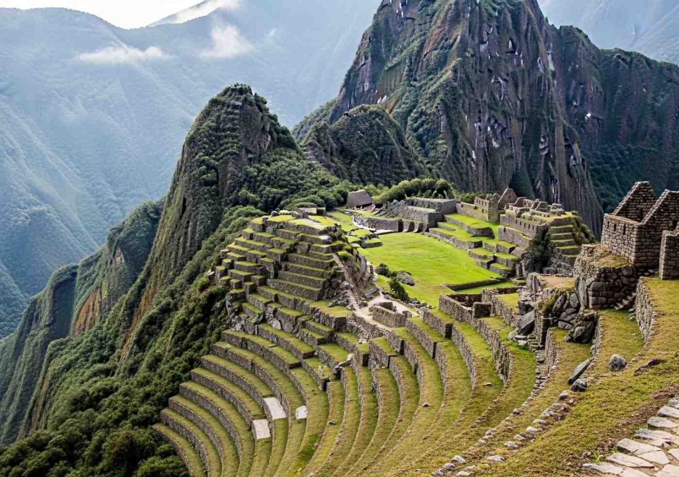 Las impresionantes ruinas incas y andenes agrícolas de Wiñay Wayna, una parada clave en el Camino Inca de 2 días